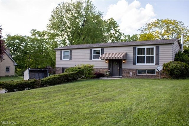 6333 Warren Sharon Rd, Oh, OH 44403 - raised ranch with a front lawn, brick siding, a storage shed, and an outbuilding