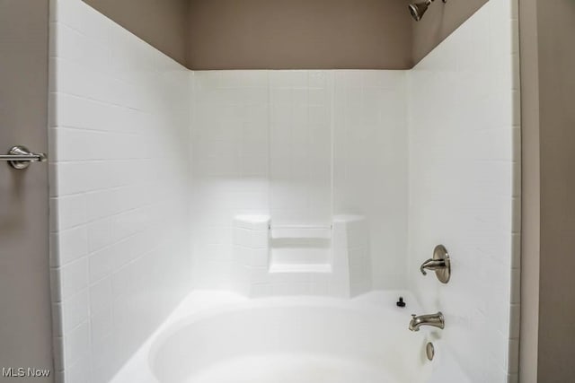5291 Francesca St NE, Louisville, OH 44641 - full bathroom with bathing tub / shower combination