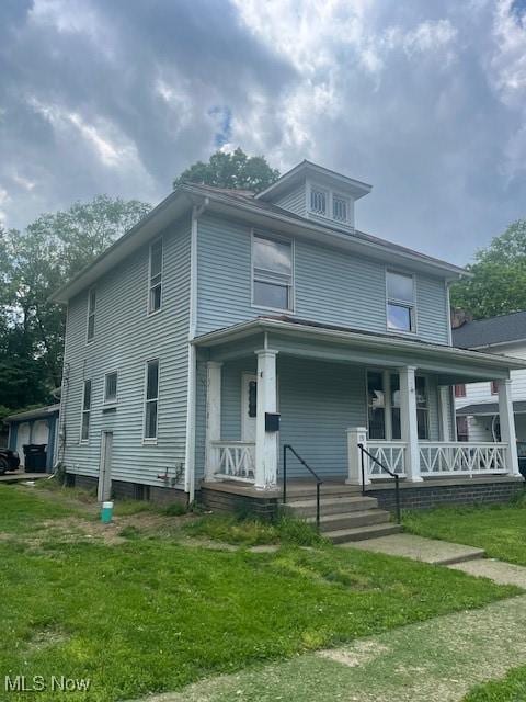 139 Chapman St, Zanesville, OH 43701 - american foursquare style home featuring a porch and a front yard
