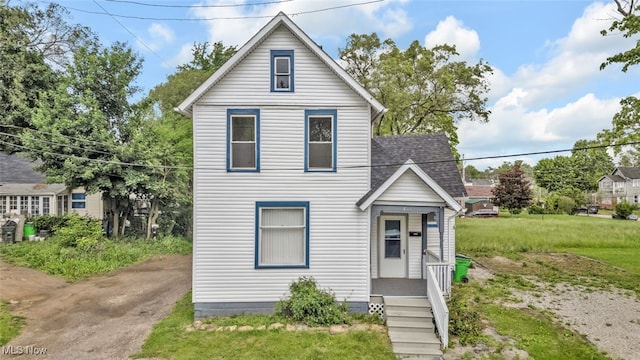452 E Summit St, Alliance, OH 44601 - traditional-style house with roof with shingles