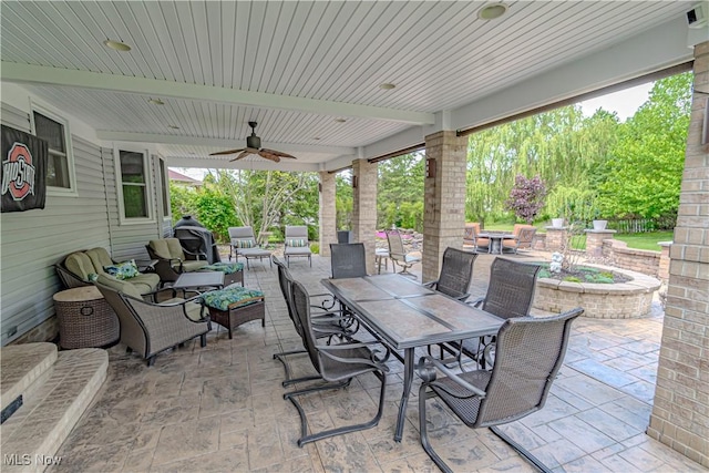 view of patio featuring outdoor dining space, an outdoor living space, and ceiling fan