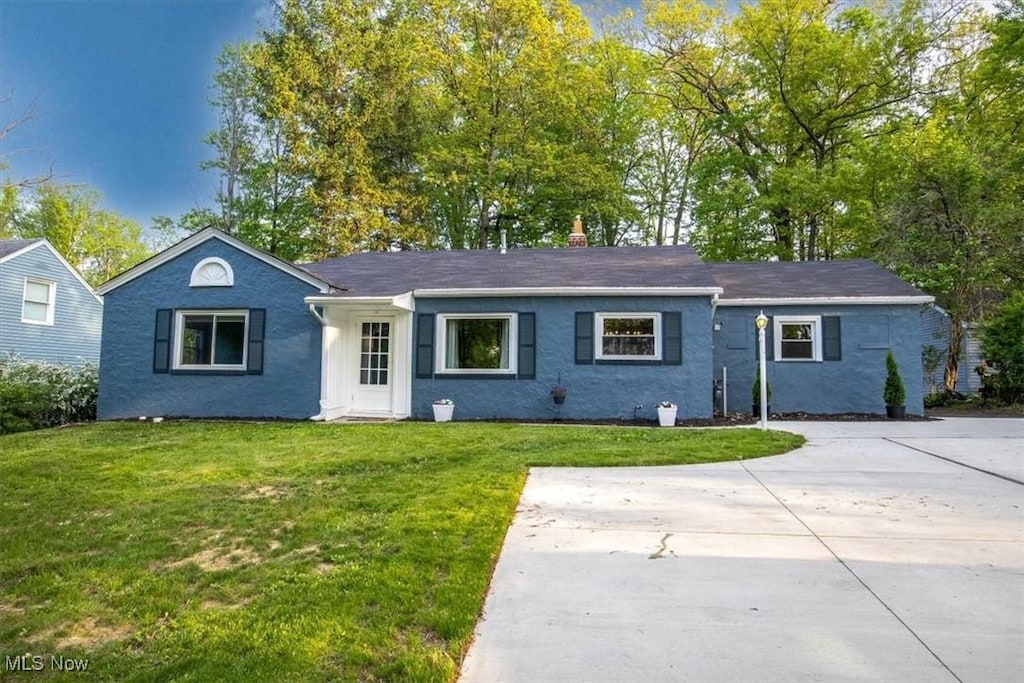 6401 W Ridgewood Dr, Parma, OH 44129 - photo 1