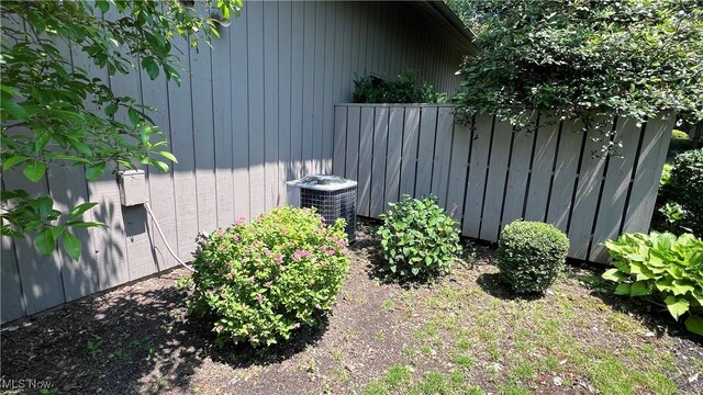 250 Laurel Cir Unit 13, Aurora, OH 44202 - view of yard