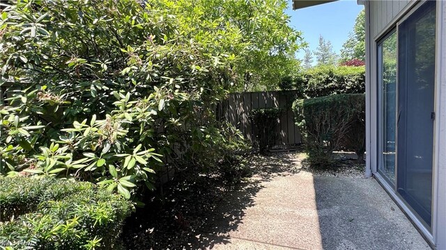 250 Laurel Cir Unit 13, Aurora, OH 44202 - view of patio / terrace