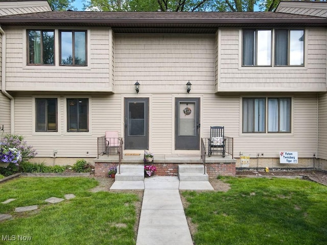 10219 Spinnaker Run, Aurora, OH 44202 - multi unit property with a front lawn