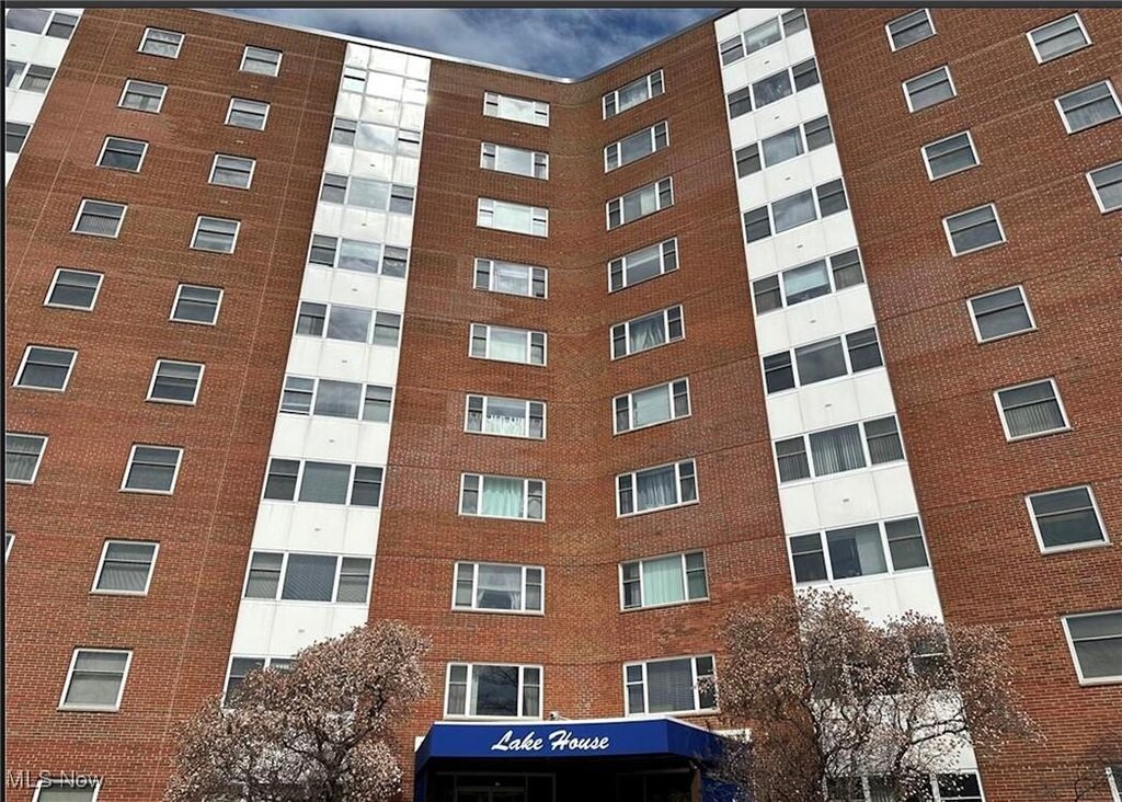 11850 Edgewater Dr Unit 721, Lakewood, OH 44107 - photo 1