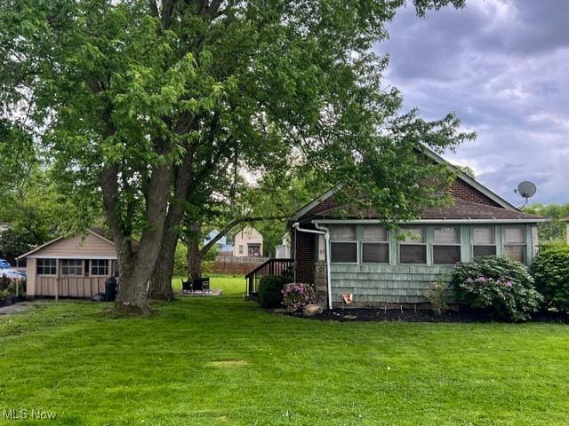 39 Wayne St, Niles, OH 44446 - view of green lawn