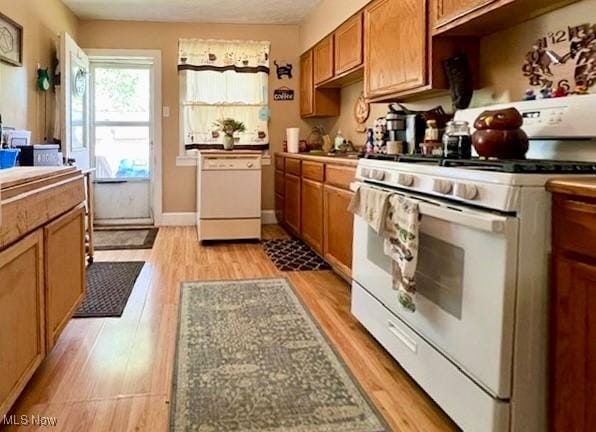 39 Wayne St, Niles, OH 44446 - kitchen featuring white appliances, light wood finished floors, and brown cabinets