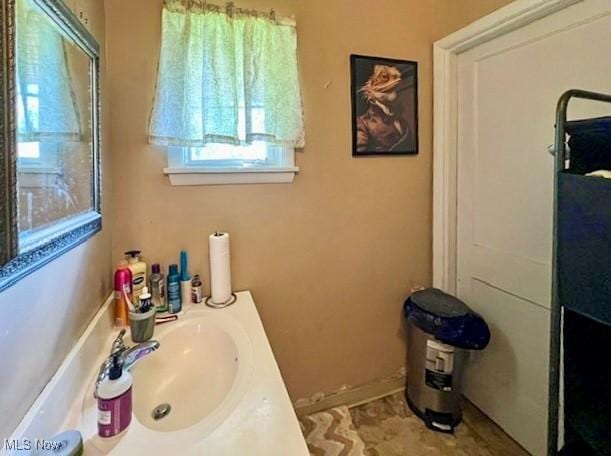 39 Wayne St, Niles, OH 44446 - bathroom with vanity