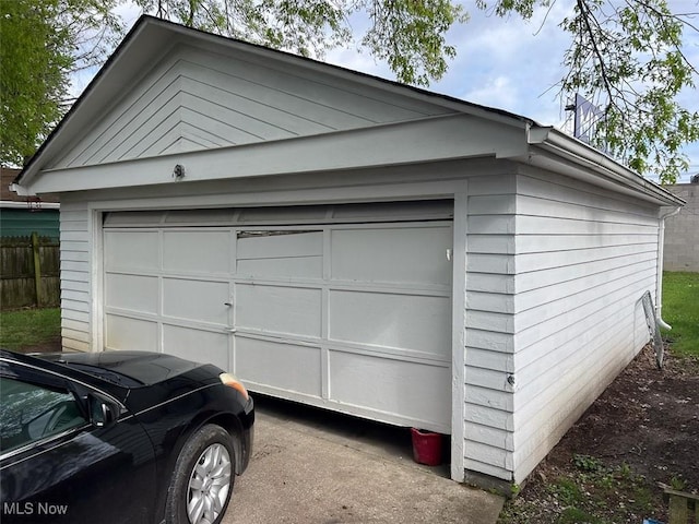 14114 Berwyn Ave, Cleveland, OH 44111 - detached garage featuring fence