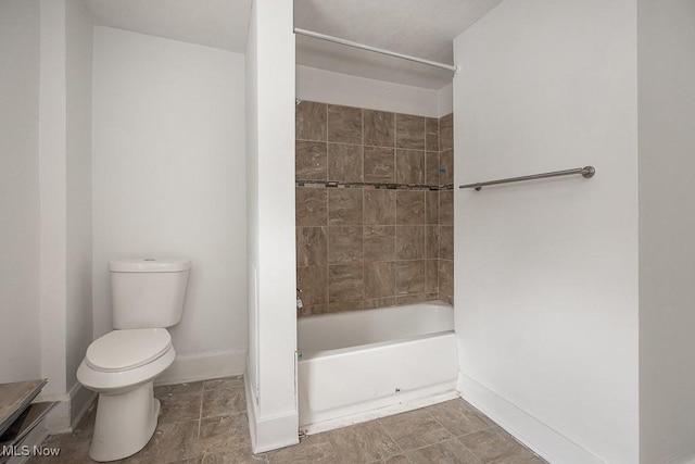 408 Bacon, Akron, OH 44320 - full bathroom with baseboards, toilet, and washtub / shower combination