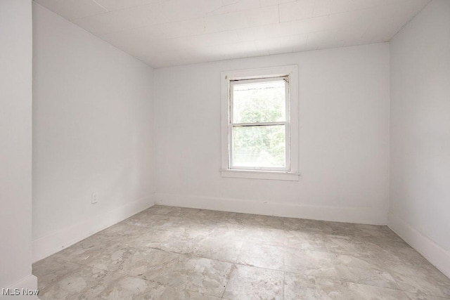 408 Bacon, Akron, OH 44320 - empty room with baseboards