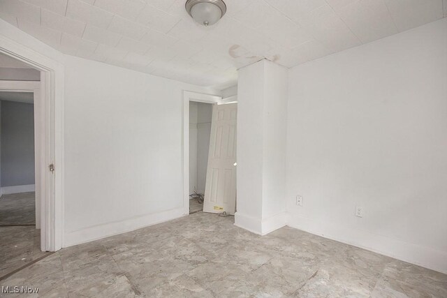 408 Bacon, Akron, OH 44320 - unfurnished room featuring baseboards