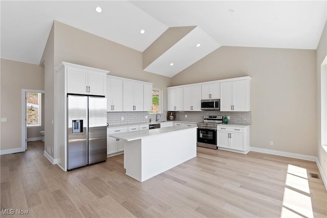 26 Oneida Trl, Malvern, OH 44644 - kitchen featuring stainless steel appliances, a sink, a kitchen island, light countertops, and backsplash