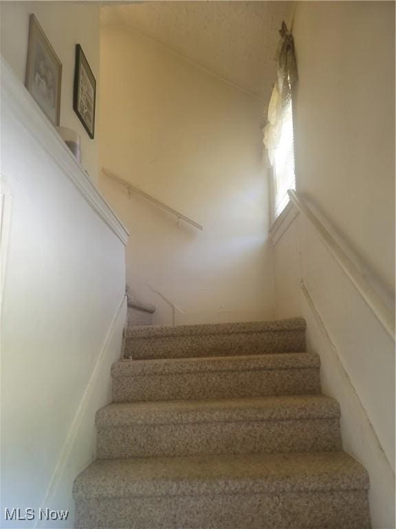 9788 E River Rd, Elyria, OH 44035 - view of staircase