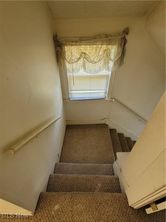 9788 E River Rd, Elyria, OH 44035 - view of staircase