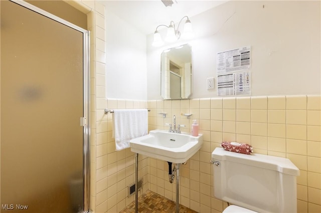 13710 Shaker Blvd Unit 405, Cleveland, OH 44120 - full bathroom with tile walls, a shower stall, toilet, and wainscoting