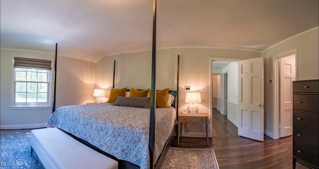 22099 Shaker Blvd, Shaker Heights, OH 44122 - bedroom featuring dark wood-style flooring and baseboards