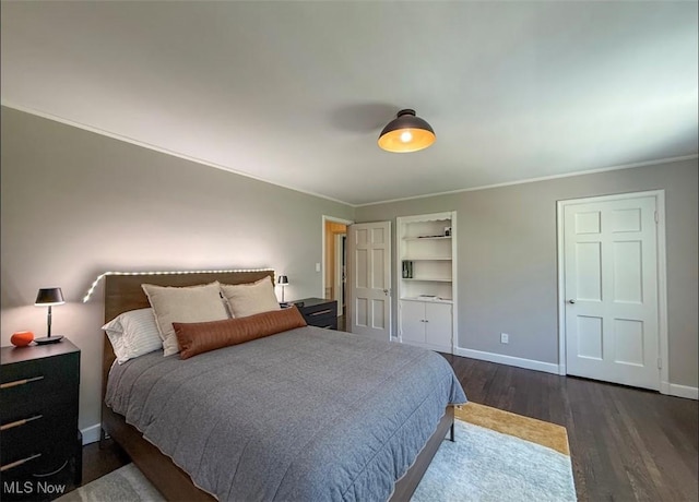 22099 Shaker Blvd, Shaker Heights, OH 44122 - bedroom featuring dark wood finished floors, baseboards, and crown molding