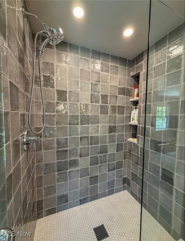 22099 Shaker Blvd, Shaker Heights, OH 44122 - bathroom with tiled shower and recessed lighting