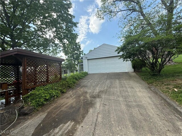 1707 Clairmont Ave, Cambridge, OH 43725 - view of detached garage