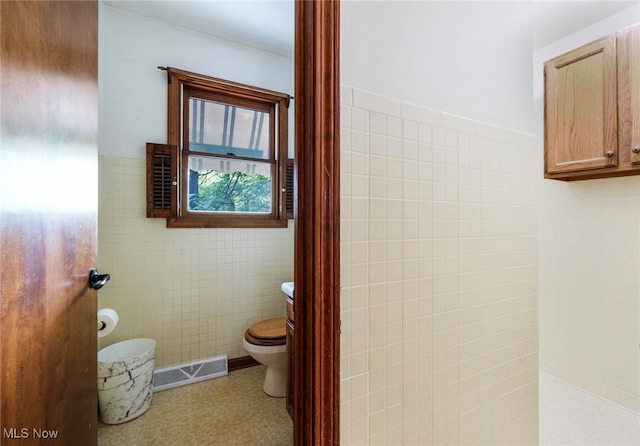 500 Stoneybrook Ln, Canfield, OH 44406 - bathroom featuring toilet and tile walls