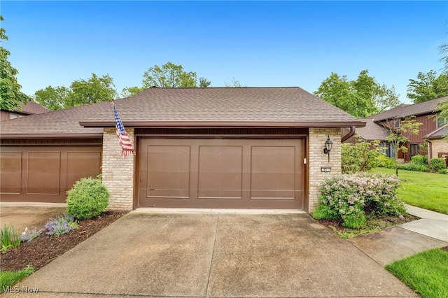 33 Brandon Pl, Rocky River, OH 44116 - garage featuring driveway
