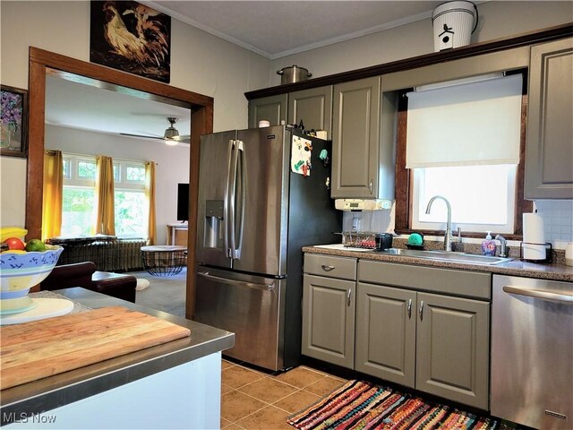 517 N 10th St, Cambridge, OH 43725 - kitchen with stainless steel appliances, a sink, gray cabinets, light tile patterned floors, and crown molding
