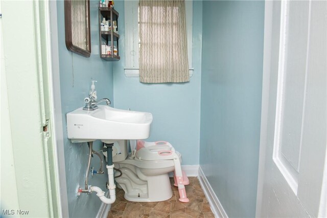 804 Hollywood Ave, East Liverpool, OH 43920 - bathroom with toilet
