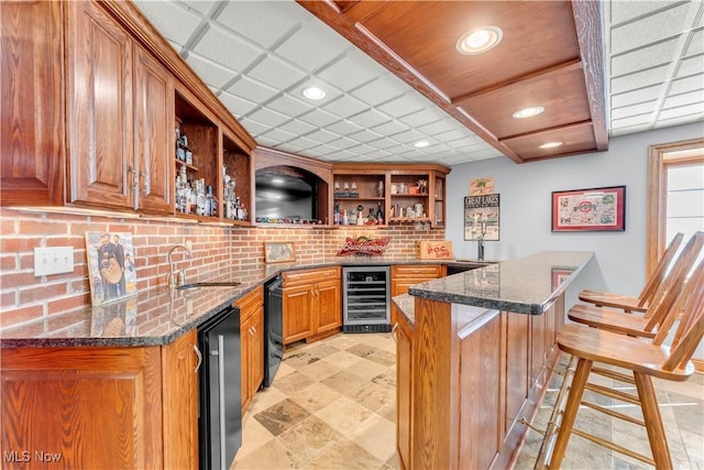 indoor wet bar with beverage cooler, backsplash, recessed lighting, and fridge