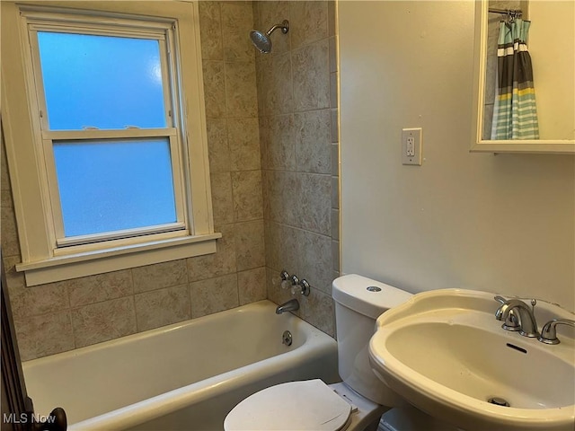3657 Ludgate Rd, Shaker Heights, OH 44120 - bathroom with a sink, toilet, shower / bath combination with curtain, and plenty of natural light