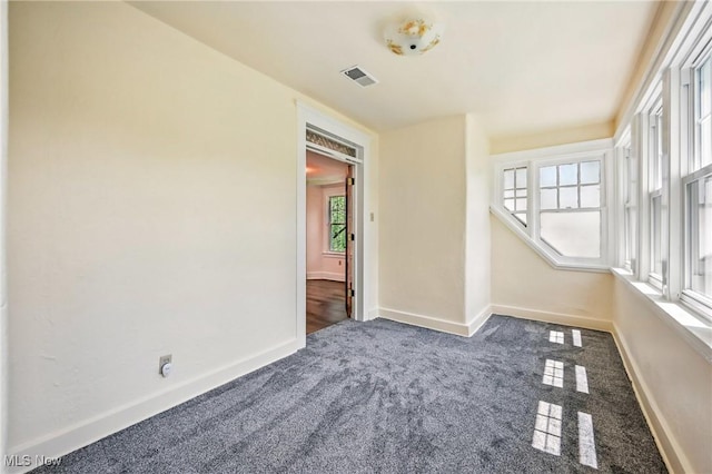 899 Park Blvd W, East Liverpool, OH 43920 - unfurnished room with carpet flooring and baseboards