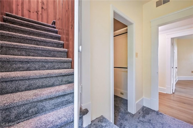 899 Park Blvd W, East Liverpool, OH 43920 - staircase with carpet and baseboards