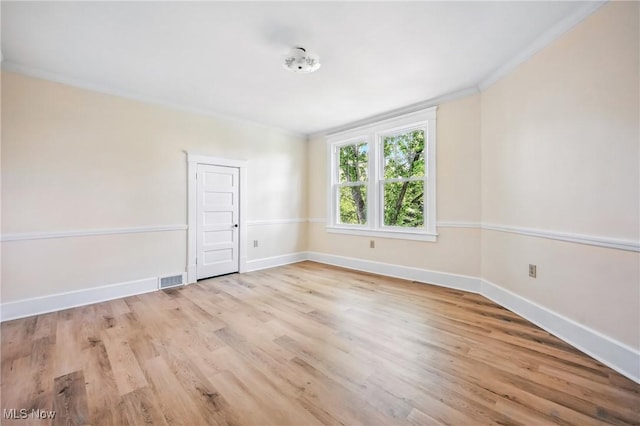 899 Park Blvd W, East Liverpool, OH 43920 - unfurnished room featuring wood finished floors and baseboards