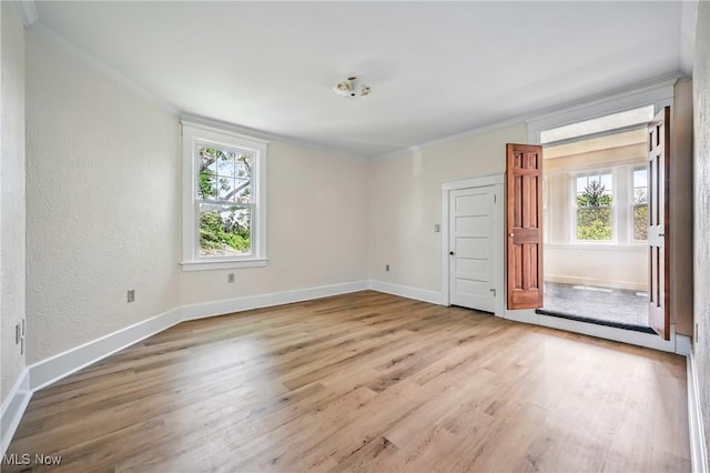 899 Park Blvd W, East Liverpool, OH 43920 - unfurnished room with wood finished floors, ornamental molding, and baseboards