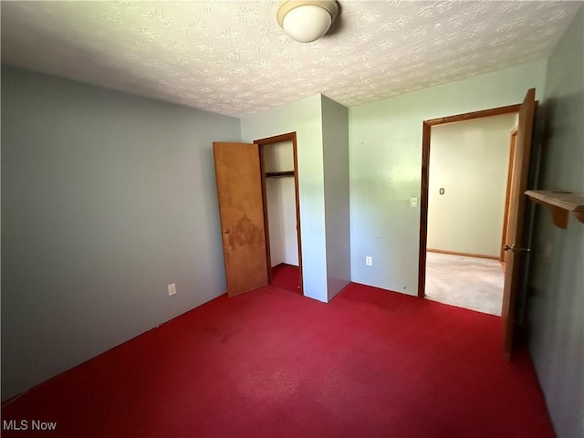 6855 Painesville Ravenna Rd, Concord, OH 44077 - unfurnished bedroom featuring carpet floors, a textured ceiling, and a closet