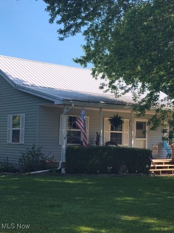 297 Hales Lndg, Elizabeth, WV 26143 - view of front of house with a front lawn, a porch, and metal roof