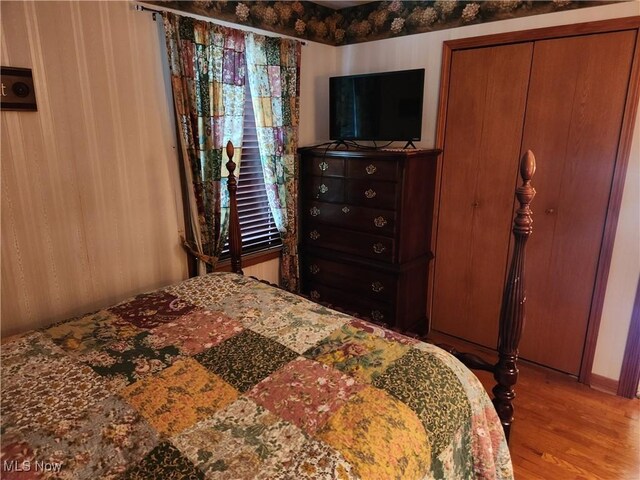 867 S 14th St, Sebring, OH 44672 - bedroom featuring wood finished floors