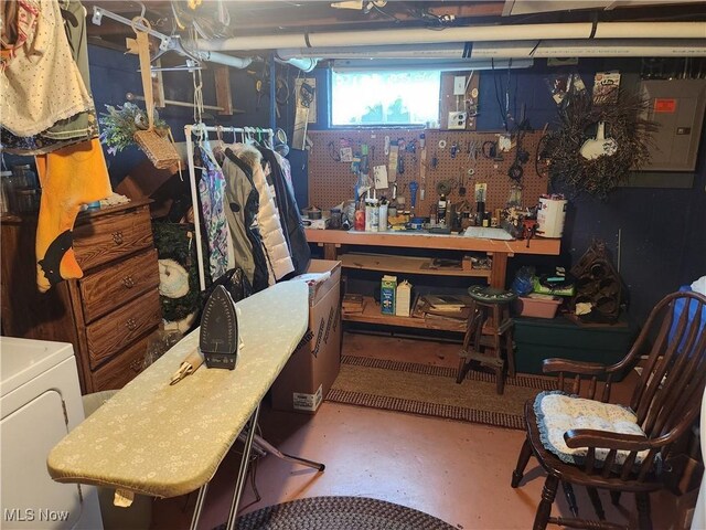 867 S 14th St, Sebring, OH 44672 - below grade area featuring a workshop area