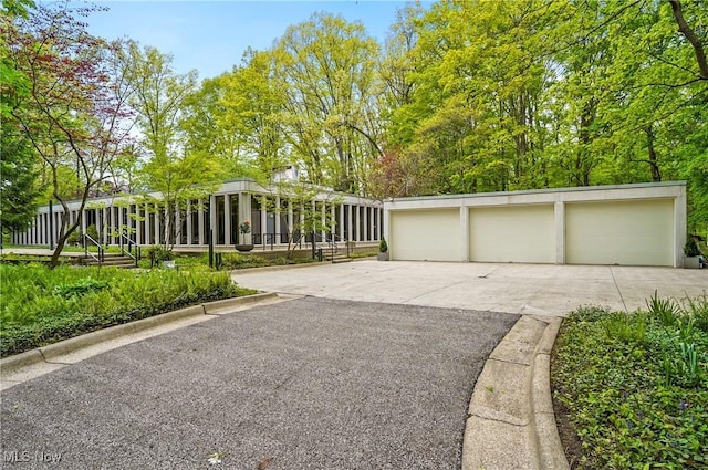 3210 N Dover Rd, Silver Lake, OH 44224 - view of detached garage