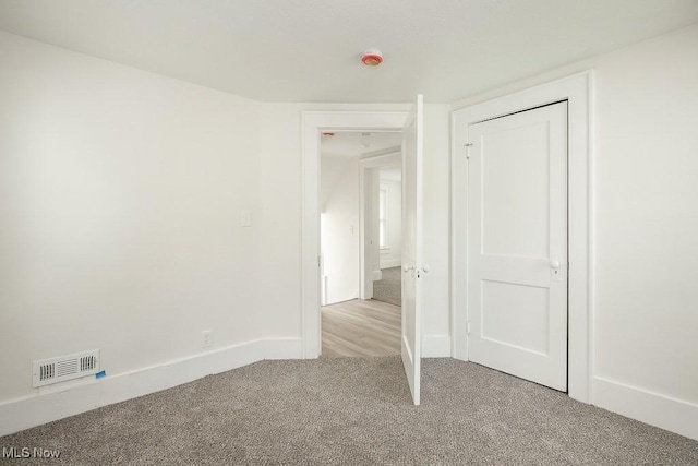 1197 E Ave, Akron, OH 44307 - spare room with carpet floors, baseboards, and a smoke detector