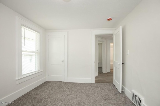 1197 E Ave, Akron, OH 44307 - unfurnished bedroom featuring carpet floors, baseboards, and a closet