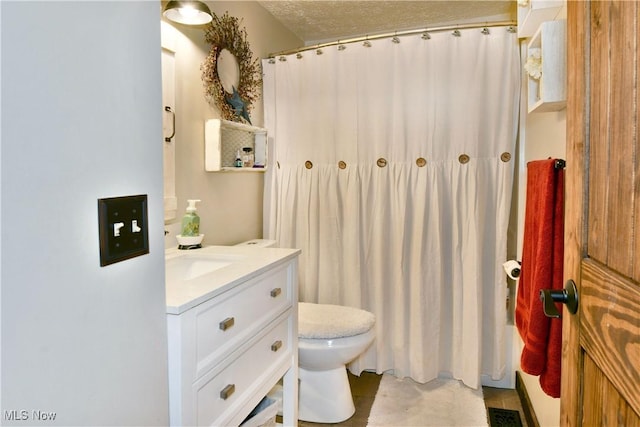 bathroom with toilet, vanity, and curtained shower