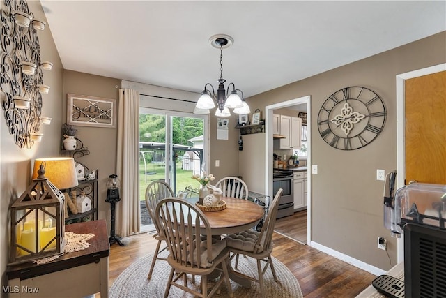 dining space with a chandelier, dark wood-style floors, and baseboards