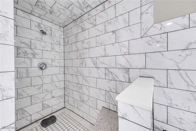 6395 Easton St NE, Louisville, OH 44641 - bathroom with tiled shower