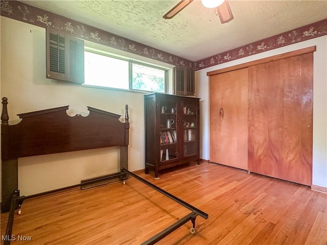 1010 Park Cir, Girard, OH 44420 - unfurnished bedroom featuring wood finished floors, a textured ceiling, a closet, and ceiling fan