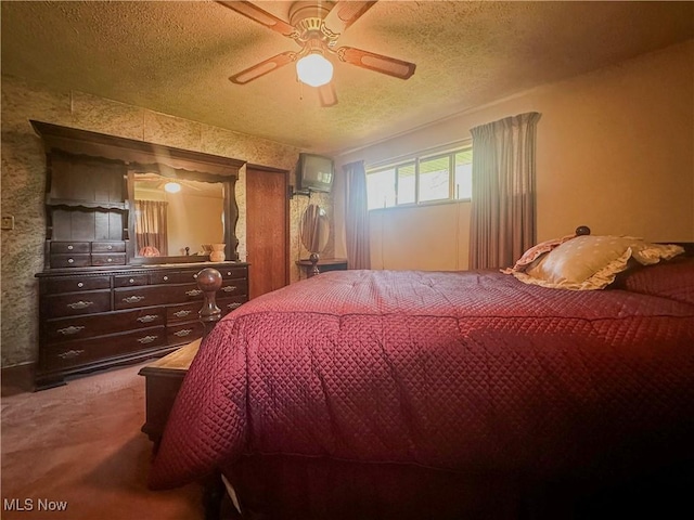 1010 Park Cir, Girard, OH 44420 - carpeted bedroom featuring a textured ceiling and ceiling fan