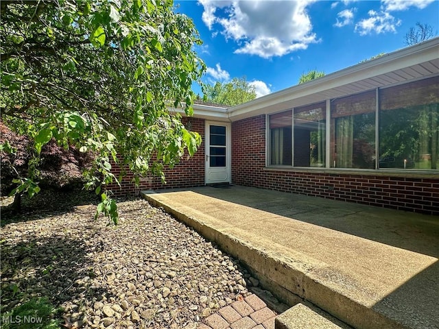 1010 Park Cir, Girard, OH 44420 - view of patio / terrace