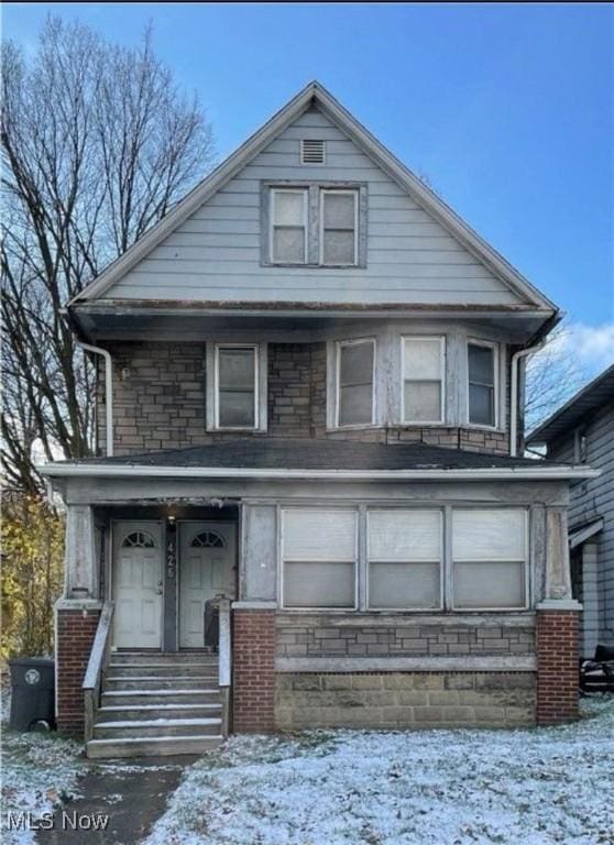 426 S Arlington St, Akron, OH 44306 - view of traditional style home