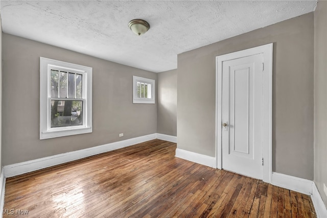 955 Dresden Rd, Cleveland Heights, OH 44112 - empty room with hardwood / wood-style floors, baseboards, and a textured ceiling